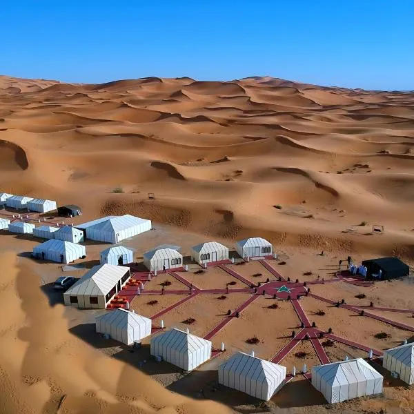Luxury Desert Camp with AC & Heating in Merzouga，位于Lac Yasmins的酒店