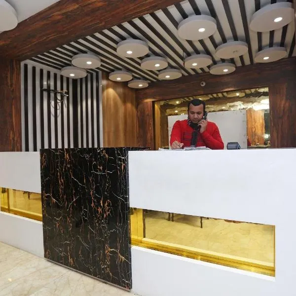 Hotel O Samrat，位于古尔冈的酒店
