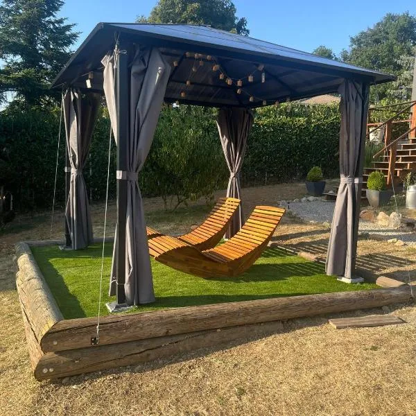 Lodge climatisé avec vue panoramique，位于Saint-Sorlin的酒店
