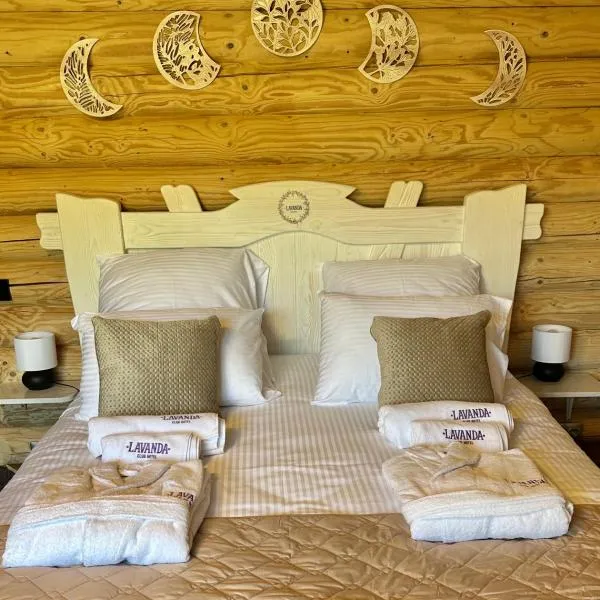 LAVANDA hotel club，位于斯拉夫西克的酒店