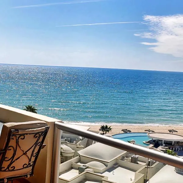 Beachfront Condo on Sandy Beach, Las Palmas Resort, 24hrs Security, Free Parking, Free Wi-Fi，位于佩尼亚斯科港的酒店