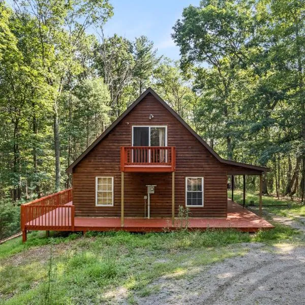 Remote Cabin WV Retreat-Escape from the Norm，位于Mathias的酒店