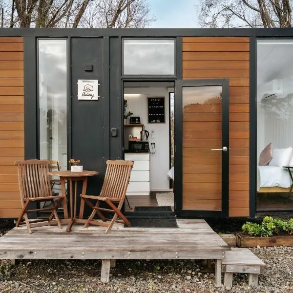 Kiwi Farm Cabin 1 by Tiny Away，位于Waitoki的酒店