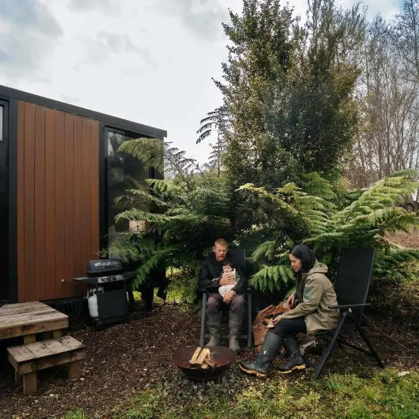 Kiwi Farm Cabin 2 by Tiny Away，位于Waitoki的酒店