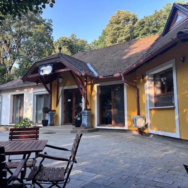 Május 1 Vendégház - Szombathely，位于松博特海伊的酒店