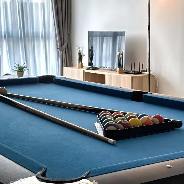 Sky88 3BR luxury condo w Pool Table (TOWN AREA)，位于新山的酒店