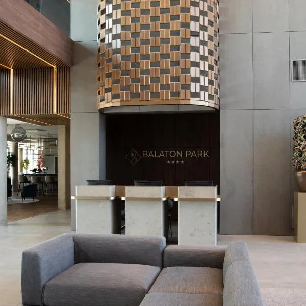 Balaton Park Hotel，位于Balatonfőkajár的酒店