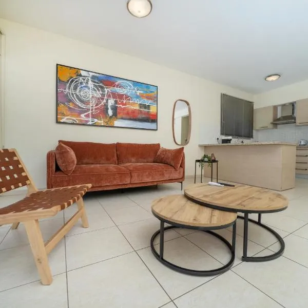 Modern 2 bedroom flat in Engomi，位于Strovolos的酒店