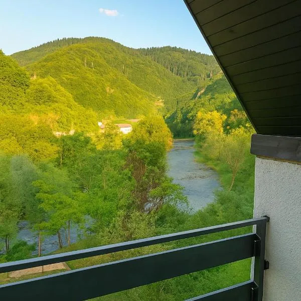 River`s Song Cottage Jajce，位于亚伊采的酒店