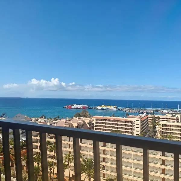 Los Cristianos Ocean View Suite 2 bedrooms，位于洛斯克里斯蒂亚诺斯的酒店