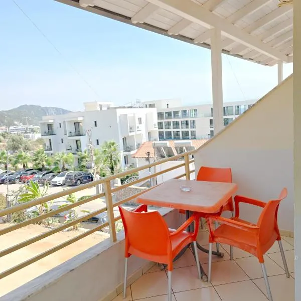 Hotel Azure，位于德尔米的酒店