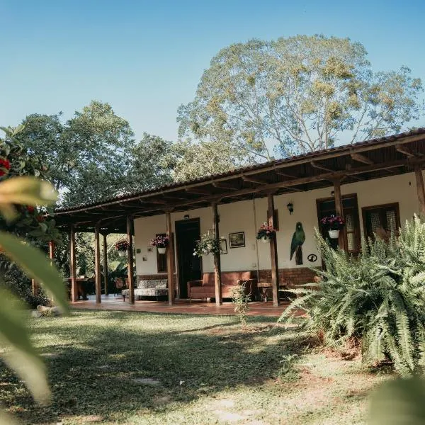 Tinamú Birding and Nature Lodge，位于马尼萨莱斯的酒店