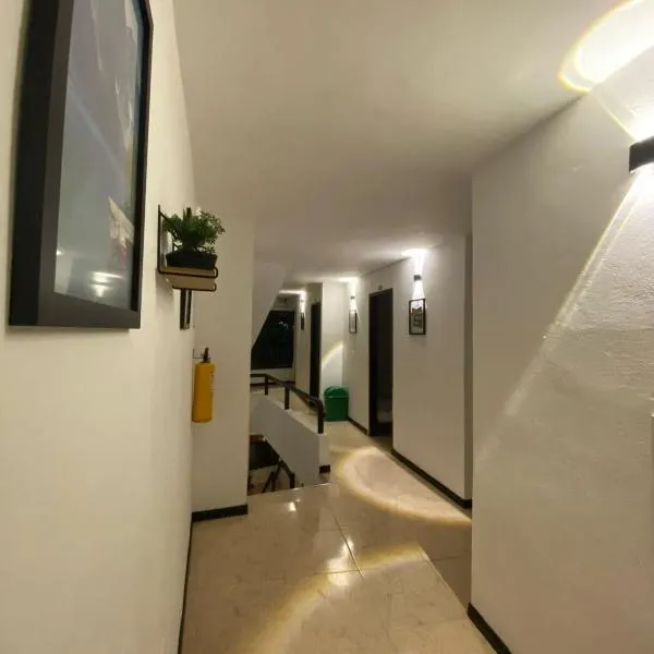 Hotel Galería Plaza，位于Santa Bárbara的酒店