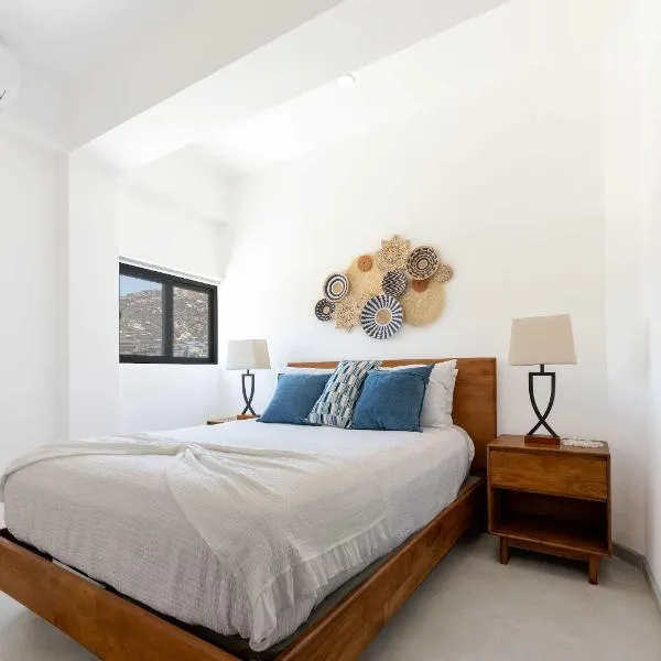 Vista Pedregal-Modern Vacation Apartment Walk to Marina & Beaches，位于卡波圣卢卡斯的酒店