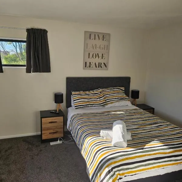 Room by the golf course with ensuite an Spa，位于基督城的酒店