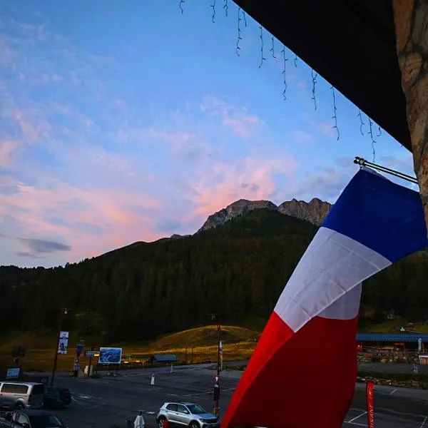 Chambre d'hôte chez Thibault à proximité des pistes 200 M départ depuis le Fournet et nombreux itinéraires de randonnées au pied de l'immeuble，位于瓦尔的酒店