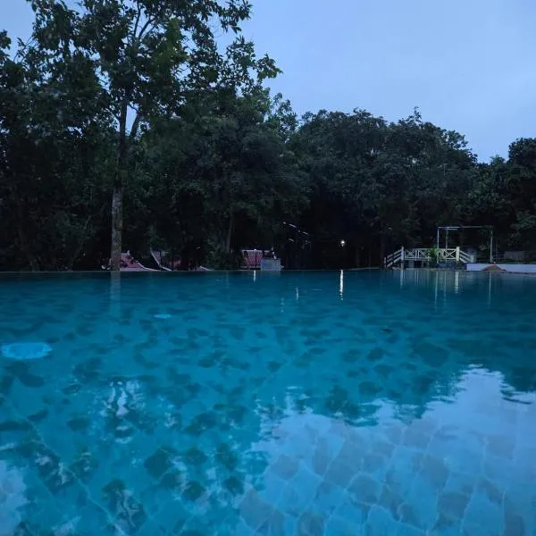 Greenhouse Retreat，位于森莫诺隆的酒店