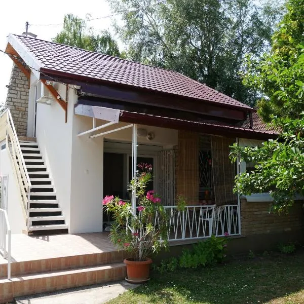 Vidra Apartman Zamárdi - 60 meters from Lake Balaton!，位于扎马迪的酒店