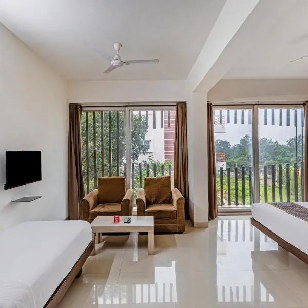 Hotel Acacia Yelahanka，位于班加罗尔的酒店