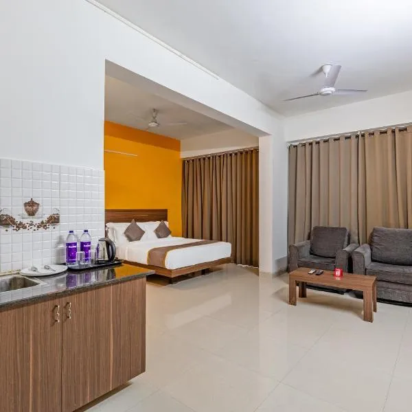 Hotel Acacia Yelahanka，位于班加罗尔的酒店