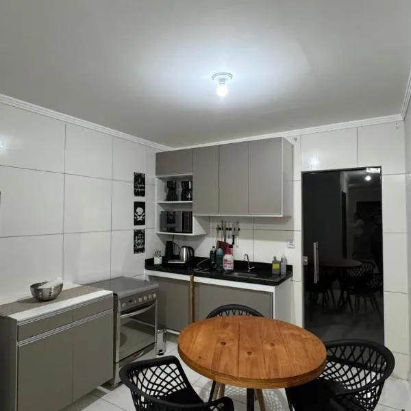 Casa com 2 Quartos Climatizados e Garagem，位于茹阿泽鲁的酒店
