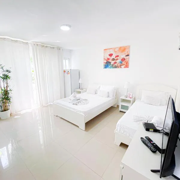 Caribbean Mojito Studios HOTEL WiFi Los Corales BEACH CLUB & SPA，位于蓬塔卡纳的酒店