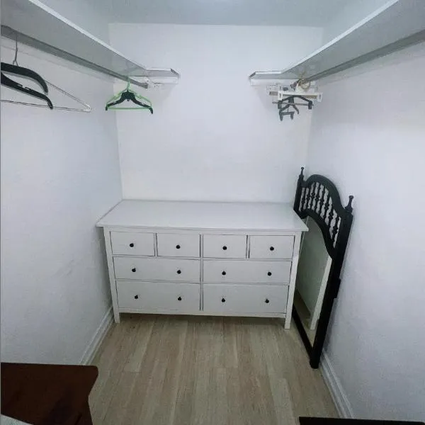 Drip Star Life Hostel Miami，位于Parkway Regional Medical Center Heliport的酒店