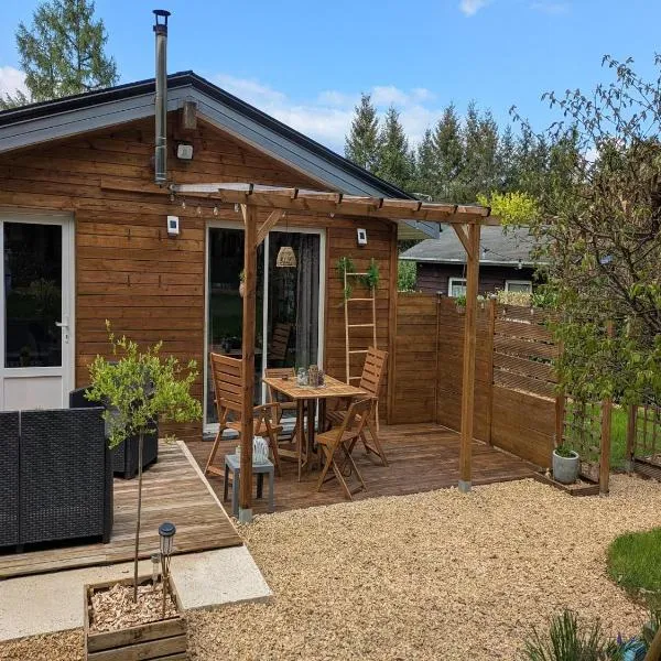 Nice chalet by the woods in Saint-Léger，位于Châtillon的酒店