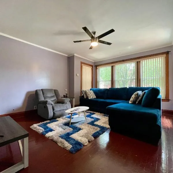 Cozy, Spacious Self-checkin Apartment in Chicago I Car Rental Available，位于芝加哥的酒店