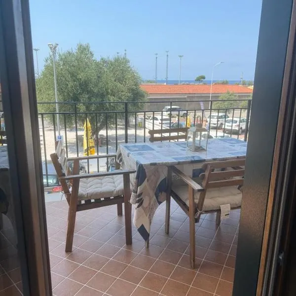 Giorni fantastici - appartamenti fronte mare，位于Marina di Ascea的酒店