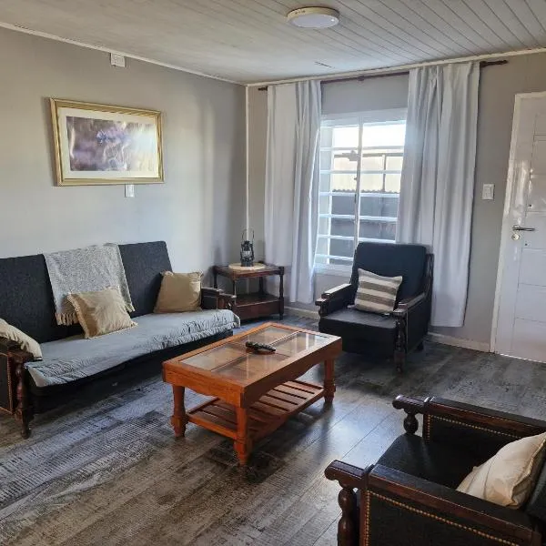 Casa de Descanso Azul con Piscina，位于阿苏尔的酒店