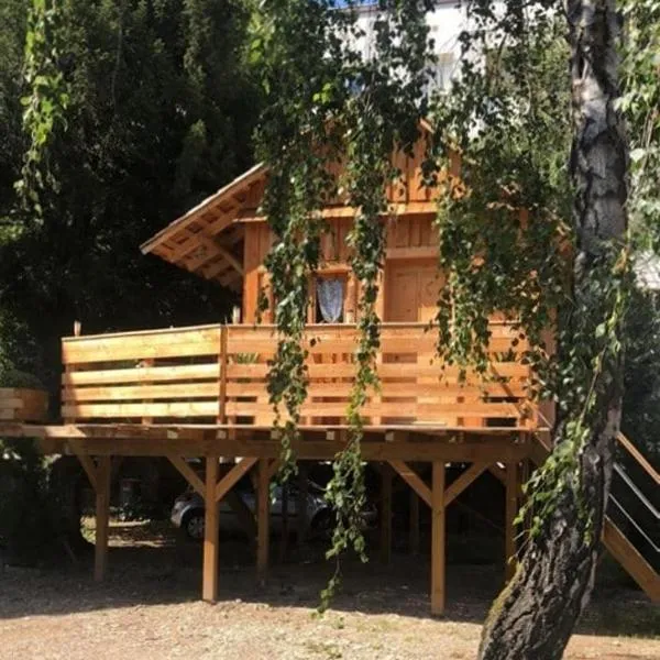 chalet dans la ville，位于塞莱斯塔的酒店