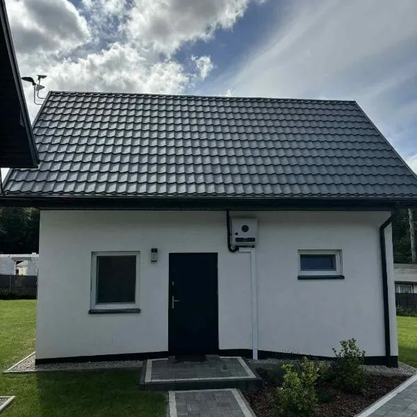 Dom wypoczynkowy Leśny Zakątek 2 nad jeziorem,位于Wartkowo的酒店