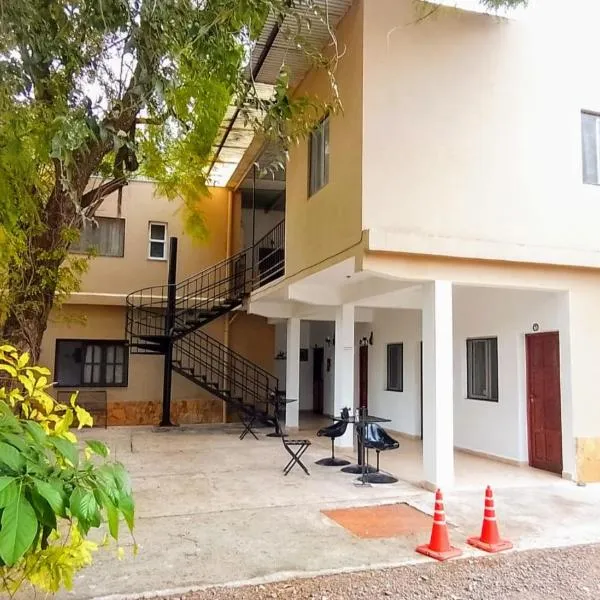 Hostal Los Faroles Chicoana，位于Chicoana的酒店