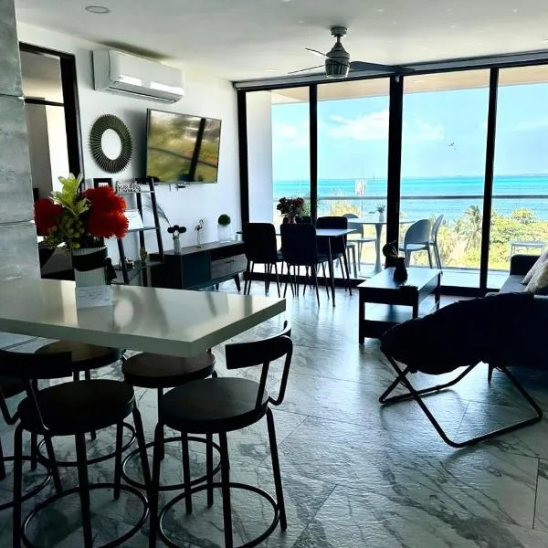 Beautiful sea view apartment in the Hotel Zone Cancun，位于坎昆的酒店