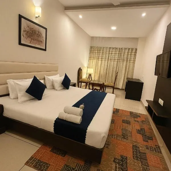 Hotel JB Residency Zirakpur Chandigarh # Large Rooms # Balcony Rooms # Top Rated，位于齐拉克普尔的酒店