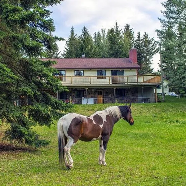 The Cozy Cubbyhole B&B，位于One Hundred Mile House的酒店