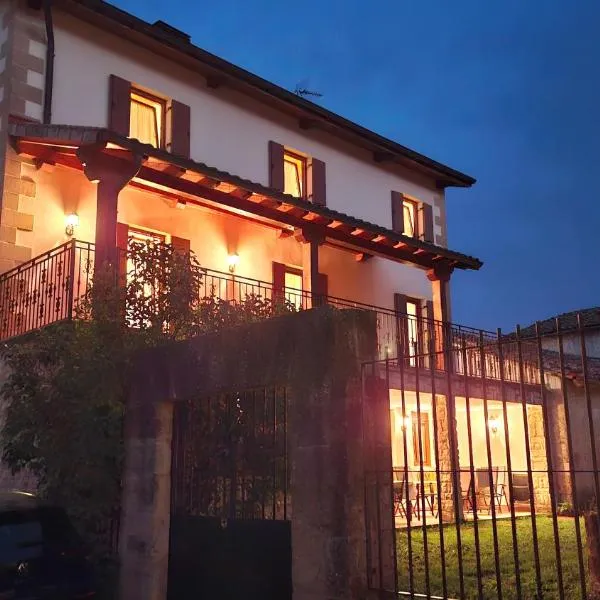 Casa Rural Torreblanca，位于Urroz的酒店