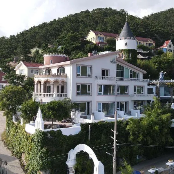 Laoshan Swan Castle Hot Spring Wellness Resort-Hot Spring Wellness Resort,Sky Infinity Pool,8 Indoor & Outdoor Hot Spring Pools,Dozens of Ocean-view Tea Pavilions,Your Secluded Wellness Paradise，位于鲍鱼岛的酒店
