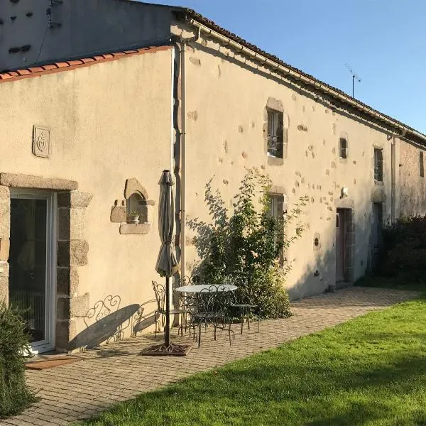 Domaine des Z'Ailés，位于Saint-Florent-des-Bois的酒店