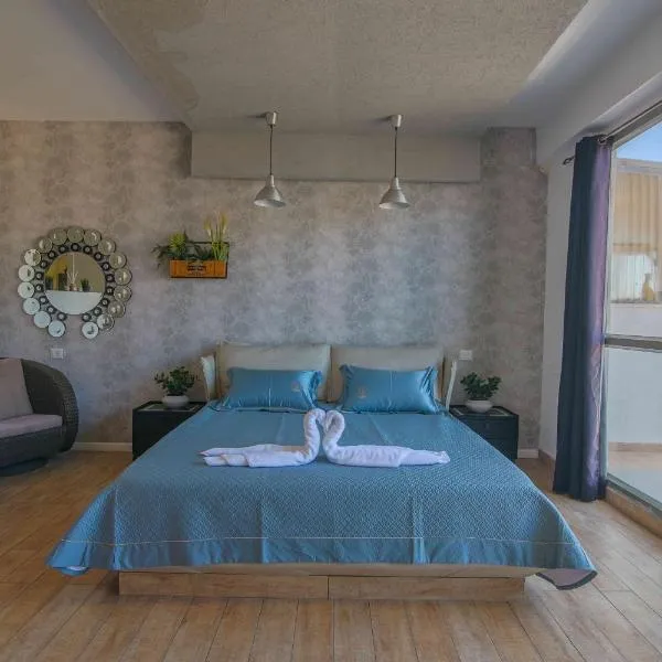 חלום לים - סוויטות מדהימות עם מרפסת לים באשקלון，位于亚实基伦的酒店