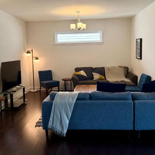 Executive 4BDRM Home with Loft and Bsmnt，位于渥太华的酒店