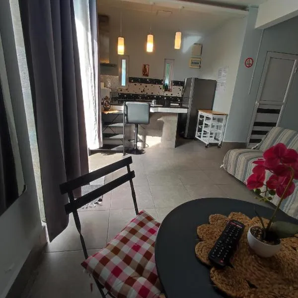 Piscines Privées et Chauffées, Private Heated Pools，位于格兰贝伊的酒店