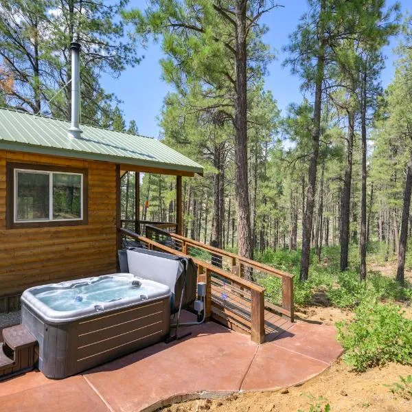 Cabin at the Little Ranch with Hiking On-Site!，位于Bayfield的酒店