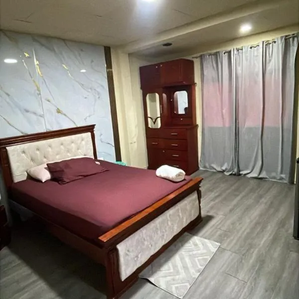 HABITACIÓN DELUXE Central，位于马查拉的酒店
