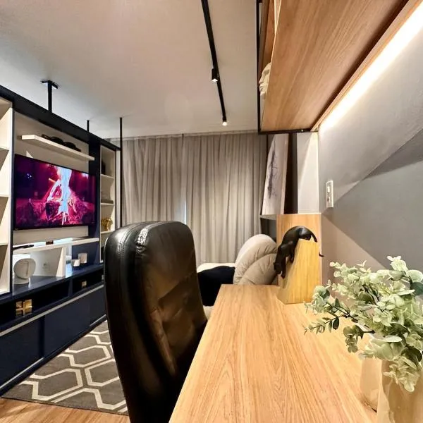 Luxury Flat NEW 15 MIN AIRPORT with PARKING SPACE，位于瓜鲁柳斯的酒店