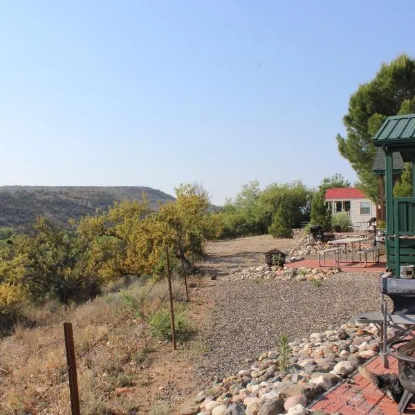 Verde Valley Canyon View Cottage 3，位于卡顿伍德的酒店