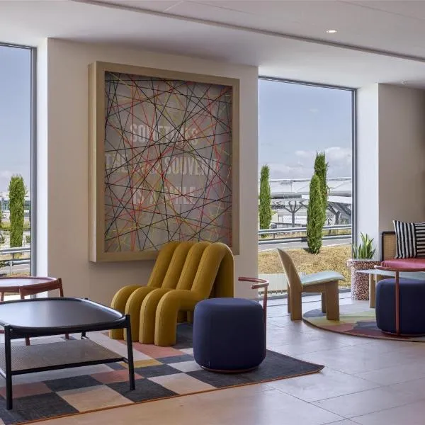 Hampton By Hilton Lyon Airport，位于科隆别索尼约的酒店