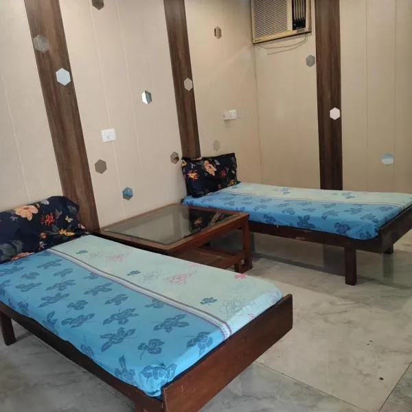 Budget AC Room Sharing basis，位于潘切库拉的酒店