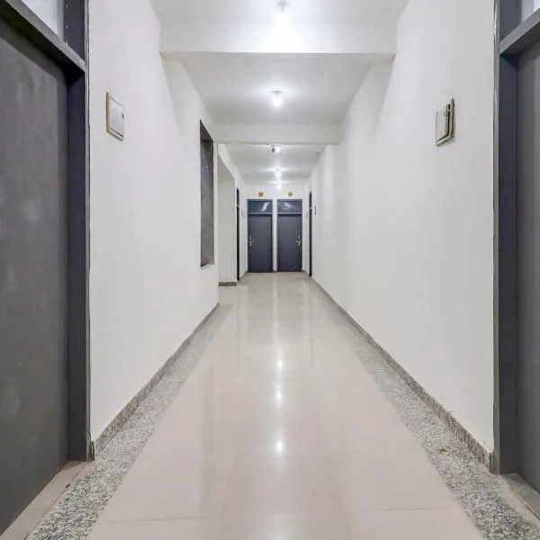 Hotel O Basera Homes Jankipuram，位于Hasanganj的酒店